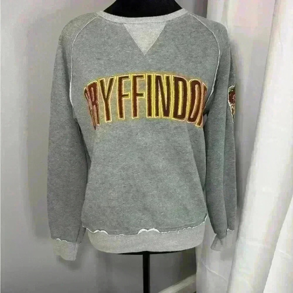Harry Potter Gryffindor Sweatshirt- size small - Picture 1 of 6